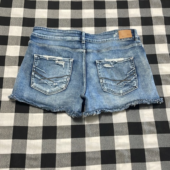 Buckle BKE Denim Jean Shorts Women's Size 36 x 3" Stretch Distressed Fray Hem - Picture 8 of 11